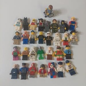 Random Lot Of 31 Pcs LEGO minifigure City Marvel DC Disney Star Wars